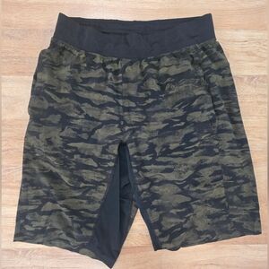 Lululemon Shorts Mens Sz M  Dark Green Camo Athletic Training Gym